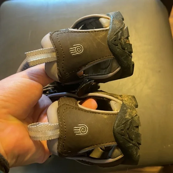 Teva Hiking Shoes / Sandals - Picture 3 of 4